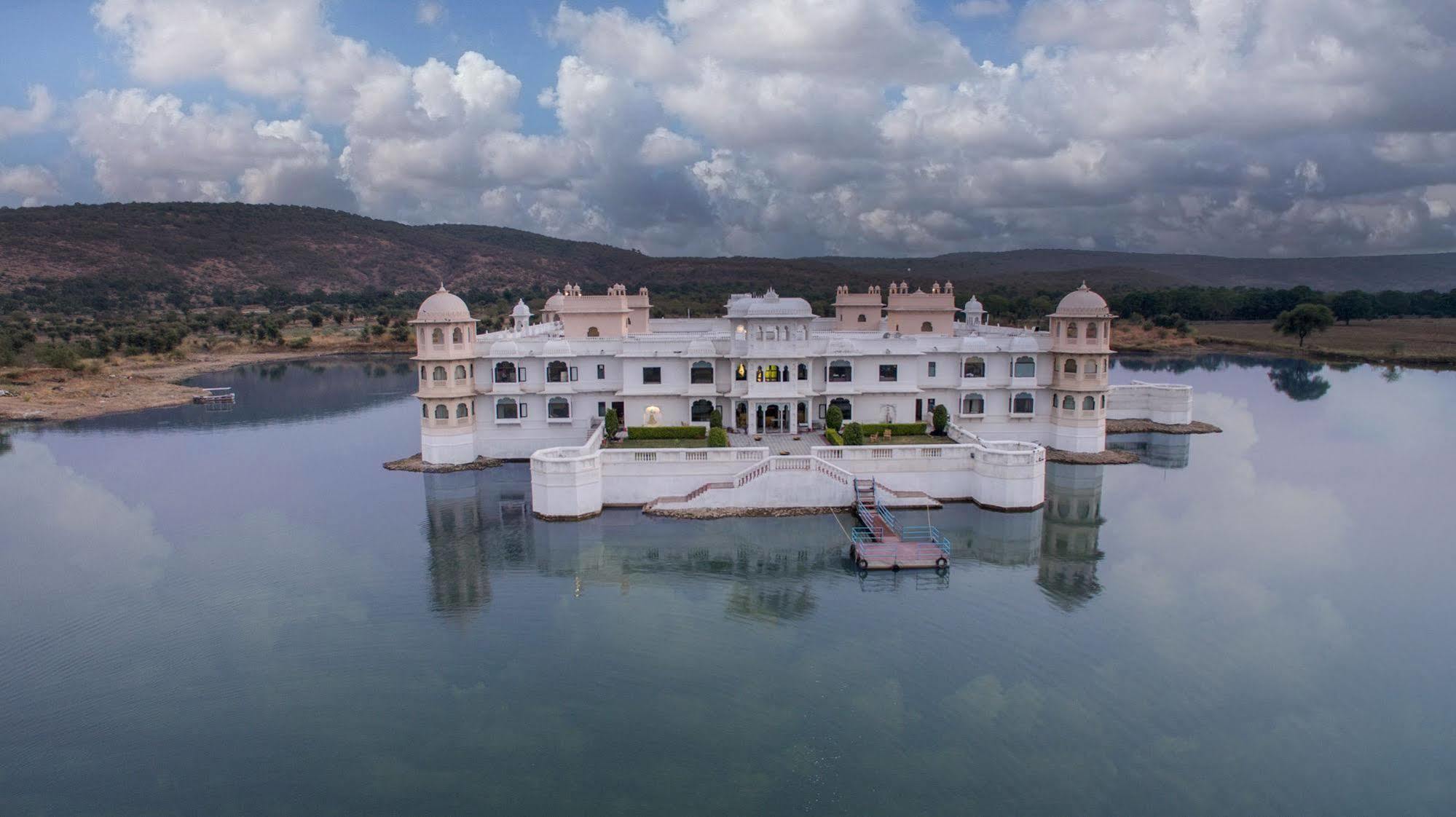 Juesta Lake Nahargarh Palace, Chittorgarh Pārsoli Exterior foto